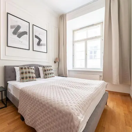 Old Town Square Apartment *